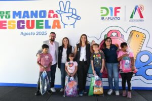Entregan 275 kits escolares en el marco de la campaña “De tu mano a la escuela” Entregan 275 kits escolares en el marco de la campaña “De tu mano a la escuela”