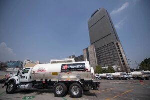 Sheinbaum desmiente desabasto de gasolina y atribuye demoras a fallas logísticas Sheinbaum desmiente desabasto de gasolina y atribuye demoras a fallas logísticas