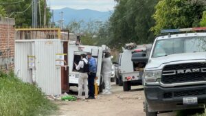 Hallan al menos 18 cuerpos en La Calera; cateo de la Fiscalía revela fosa clandestina Hallan al menos 18 cuerpos en La Calera; cateo de la Fiscalía revela fosa clandestina