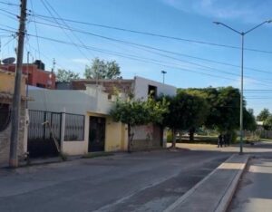 Abandonan restos humanos a un lado de preescolar de la colonia Villas del Valle Abandonan restos humanos a un lado de preescolar de la colonia Villas del Valle
