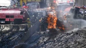 Sheinbaum promete apoyo integral a familiares de víctimas tras explosión de pipa en Iztapalapa Sheinbaum promete apoyo integral a familiares de víctimas tras explosión de pipa en Iztapalapa