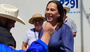 Lorena Alfaro evita confrontación ante acusaciones de panistas Lorena Alfaro evita confrontación ante acusaciones de panistas