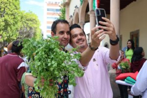 🌿 Regalo de cilantro en Salamanca desata críticas en redes sociales 🌿 Regalo de cilantro en Salamanca desata críticas en redes sociales