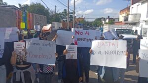 Denuncian nepotismo en la Normal de Irapuato; protestan en defensa de Salvador Ortiz Denuncian nepotismo en la Normal de Irapuato; protestan en defensa de Salvador Ortiz