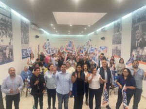 PAO ÁGUILA Y CARLOS ALBERTO RODRÍGUEZ SE REGISTRARON PARA CONTENDER Y DIRIGIR AL PAN DE SALAMANCA PAO ÁGUILA Y CARLOS ALBERTO RODRÍGUEZ SE REGISTRARON PARA CONTENDER Y DIRIGIR AL PAN DE SALAMANCA