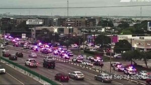 Tiroteo en oficinas de ICE en Dallas deja muertos y heridos; atacante se suicida Tiroteo en oficinas de ICE en Dallas deja muertos y heridos; atacante se suicida