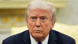 Trump ordena desclasificar archivos sobre OVNIs y vida extraterrestre Trump ordena desclasificar archivos sobre OVNIs y vida extraterrestre