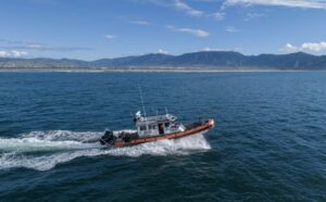Rescatan a 28 niños y adolescentes de un barco que se dirigía al norte de Sinaloa Rescatan a 28 niños y adolescentes de un barco que se dirigía al norte de Sinaloa