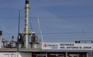 ACORDARON AUMENTO SALARIAL DE 4.5% A TRABAJADORES SINDICALIZADOS DE PEMEX ACORDARON AUMENTO SALARIAL DE 4.5% A TRABAJADORES SINDICALIZADOS DE PEMEX