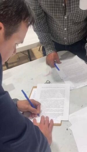 Productores liberan carreteras tras 52 horas de bloqueo en Guanajuato; acuerdan diálogo en CDMX Productores liberan carreteras tras 52 horas de bloqueo en Guanajuato; acuerdan diálogo en CDMX