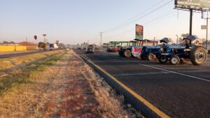 Agricultores de Guanajuato mantienen bloqueo carretero tras fracasar diálogo sobre precio del maíz Agricultores de Guanajuato mantienen bloqueo carretero tras fracasar diálogo sobre precio del maíz