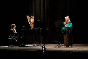 Conchita Julián celebra 40 años de trayectoria en el Teatro de la Ciudad Conchita Julián celebra 40 años de trayectoria en el Teatro de la Ciudad