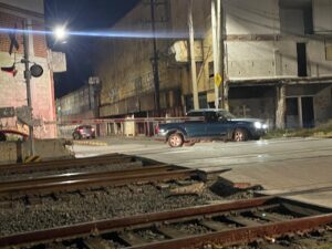 Falla en plumas del tren vuelve a causar caos vial en Salamanca Falla en plumas del tren vuelve a causar caos vial en Salamanca