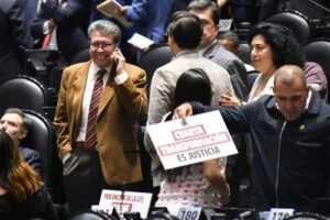 Diputados aprueban reforma a la Ley de Amparo y devuelven el dictamen al Senado Diputados aprueban reforma a la Ley de Amparo y devuelven el dictamen al Senado