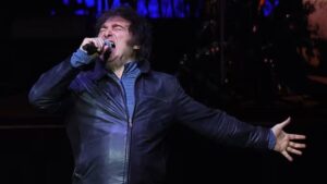 Javier Milei ofrece recital de rock para presentar libro en plena crisis Javier Milei ofrece recital de rock para presentar libro en plena crisis