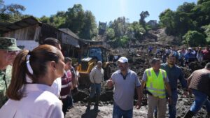 Reclaman a Sheinbaum por falta de respuesta frente a desaparición durante su visita a Veracruz Reclaman a Sheinbaum por falta de respuesta frente a desaparición durante su visita a Veracruz