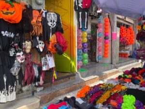 GANA ESPACIOS LA MERCANCÍA PARA CONMEMORAR EL HALLOWEEN A TRADICIÓN DE DÍA DE MUERTOS GANA ESPACIOS LA MERCANCÍA PARA CONMEMORAR EL HALLOWEEN A TRADICIÓN DE DÍA DE MUERTOS