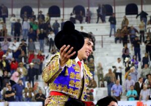 Cortó 3 orejas, mientras que Silveti y Roca Rey perdieron el triunfo con la espada Cortó 3 orejas, mientras que Silveti y Roca Rey perdieron el triunfo con la espada