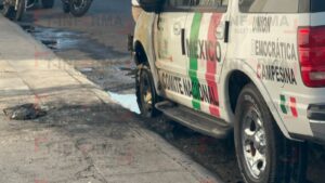 Incendian camioneta de la UCD en la Colonia San Pedro de Irapuato Incendian camioneta de la UCD en la Colonia San Pedro de Irapuato