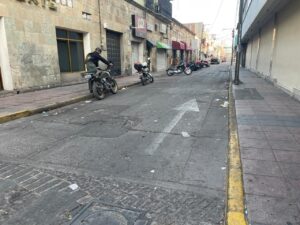Celebraciones de Todos Santos dejan calles llenas de basura en el centro de Salamanca Celebraciones de Todos Santos dejan calles llenas de basura en el centro de Salamanca