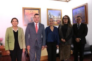 Irapuato busca construir seis centros infantiles del IMSS, pero el hospital sigue en espera Irapuato busca construir seis centros infantiles del IMSS, pero el hospital sigue en espera