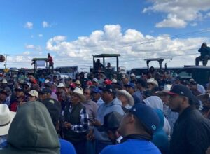 Bloqueos de carreteras en Guanajuato generan indignación; ciudadanos acusan a agricultores de incidentes mortales Bloqueos de carreteras en Guanajuato generan indignación; ciudadanos acusan a agricultores de incidentes mortales