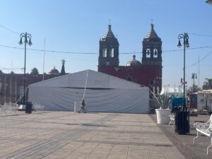 Pese a amenazas a bares, Salamanca instala pista de hielo para ofrecer “paz y distracción” Pese a amenazas a bares, Salamanca instala pista de hielo para ofrecer “paz y distracción”