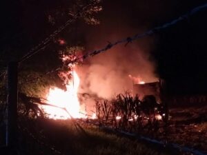 Violenta jornada en Salamanca: tres cuerpos abandonados, incendio en anexo y explosiones en ducto de Pemex Violenta jornada en Salamanca: tres cuerpos abandonados, incendio en anexo y explosiones en ducto de Pemex