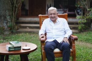 AMLO reaparece para presentar su nuevo libro “Grandeza” AMLO reaparece para presentar su nuevo libro “Grandeza”