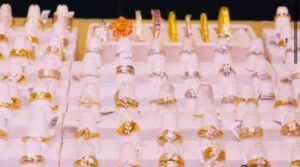 Empleados exigen condonar intereses durante la huelga en Monte de Piedad en Salamanca Empleados exigen condonar intereses durante la huelga en Monte de Piedad en Salamanca