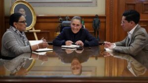 Sheinbaum conversa con el papa León XIV en el Día de la Virgen de Guadalupe y lo invita a visitar México Sheinbaum conversa con el papa León XIV en el Día de la Virgen de Guadalupe y lo invita a visitar México