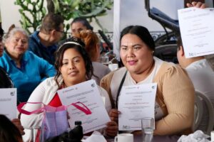 IRAPUATO: PRIMERO EN EL PAÍS EN CAPACITACIÓN EN “ATENCIÓN AL CLIENTE Y MANEJO DE NEGOCIO” IRAPUATO: PRIMERO EN EL PAÍS EN CAPACITACIÓN EN “ATENCIÓN AL CLIENTE Y MANEJO DE NEGOCIO”