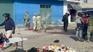 Explosión de pirotecnia deja cuatro lesionados leves en tianguis de Colonia Constitución de Apatzingán Explosión de pirotecnia deja cuatro lesionados leves en tianguis de Colonia Constitución de Apatzingán