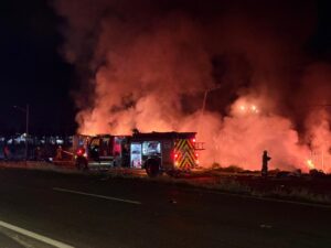Carretera Irapuato-Abasolo queda bloqueada tras accidente grave Carretera Irapuato-Abasolo queda bloqueada tras accidente grave