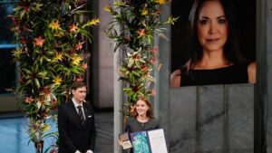 Hija de María Corina Machado recibe el Premio Nobel de la Paz 2025 en su nombre Hija de María Corina Machado recibe el Premio Nobel de la Paz 2025 en su nombre