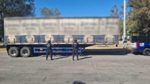 Asegura Policía Estatal cargamento de cerveza robada en la zona industrial de Irapuato Asegura Policía Estatal cargamento de cerveza robada en la zona industrial de Irapuato