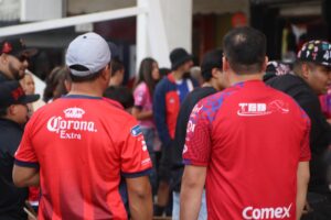 Afición del Irapuato organiza caravana ante partido a puerta cerrada Afición del Irapuato organiza caravana ante partido a puerta cerrada