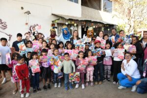 Más de 16 mil niñas y niños reciben juguetes con campaña “Regalando Sonrisas” del DIF Irapuato Más de 16 mil niñas y niños reciben juguetes con campaña “Regalando Sonrisas” del DIF Irapuato