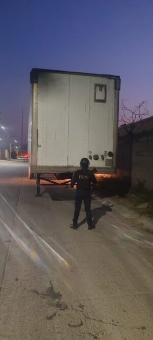 Recuperan en Celaya semirremolque robado con carga de 700 mil pesos Recuperan en Celaya semirremolque robado con carga de 700 mil pesos