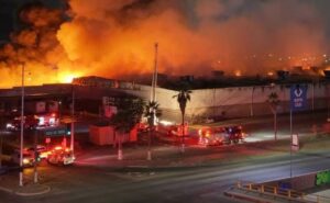 Voraz incendio consume Sam’s Club en Hermosillo; no se reportan víctimas Voraz incendio consume Sam’s Club en Hermosillo; no se reportan víctimas