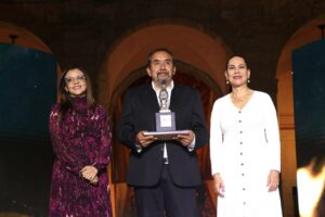 Recibe Guillermo Silva la Presea Vasco de Quiroga en el 479 aniversario de Irapuato Recibe Guillermo Silva la Presea Vasco de Quiroga en el 479 aniversario de Irapuato