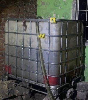 Asegura Fiscalía de Guanajuato más de 600 litros de hidrocarburo durante cateo en Juventino Rosas Asegura Fiscalía de Guanajuato más de 600 litros de hidrocarburo durante cateo en Juventino Rosas