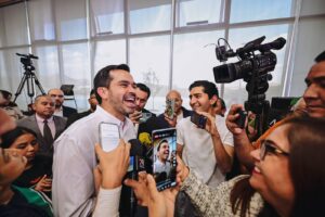 Máynez abre la puerta de MC a Alejandra Gutiérrez para encabezar Guanajuato, si deja el PAN Máynez abre la puerta de MC a Alejandra Gutiérrez para encabezar Guanajuato, si deja el PAN