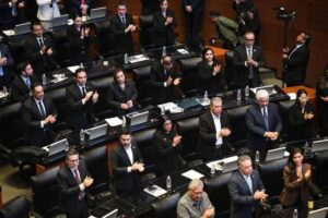 Senado autoriza ingreso de 19 miembros del Equipo SEAL 2 de la Marina de Estados Unidos para adiestramiento en México Senado autoriza ingreso de 19 miembros del Equipo SEAL 2 de la Marina de Estados Unidos para adiestramiento en México