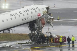 Accidente en el Aeropuerto LaGuardia deja dos pilotos muertos y cerca de 40 heridos Accidente en el Aeropuerto LaGuardia deja dos pilotos muertos y cerca de 40 heridos