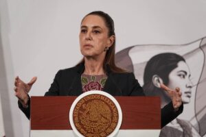 Sheinbaum descarta tintes políticos en detención de Karina Barrón y refrenda respeto al Estado de Derecho Sheinbaum descarta tintes políticos en detención de Karina Barrón y refrenda respeto al Estado de Derecho