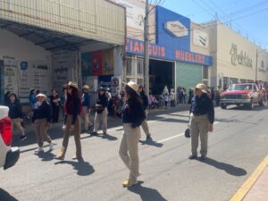 TRABAJADORES PETROLEROS Y ESTUDIANTES DE NIVEL BÁSICO Y SUPERIOR PARTICIPARON EN DESFILE DE LA EXPROPIACIÓN PETROLERA TRABAJADORES PETROLEROS Y ESTUDIANTES DE NIVEL BÁSICO Y SUPERIOR PARTICIPARON EN DESFILE DE LA EXPROPIACIÓN PETROLERA