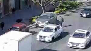 Investigan a elemento de Tránsito tras video difundido por ataque a conductor en Irapuato Investigan a elemento de Tránsito tras video difundido por ataque a conductor en Irapuato