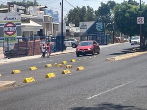 Instalan boyas en bulevar Morelos, pero falta de señalización eleva riesgos viales en Salamanca Instalan boyas en bulevar Morelos, pero falta de señalización eleva riesgos viales en Salamanca