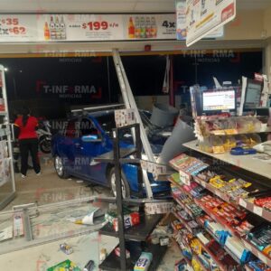 Automóvil se impacta contra tienda de conveniencia en Irapuato; no dejó lesionados Automóvil se impacta contra tienda de conveniencia en Irapuato; no dejó lesionados